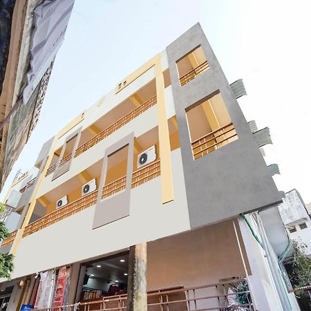 Oyo 84039 Tirumala Grand Rājahmundry 外观 照片