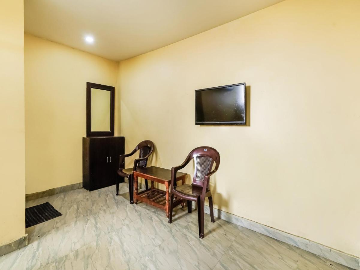 Oyo 84039 Tirumala Grand Rājahmundry 外观 照片