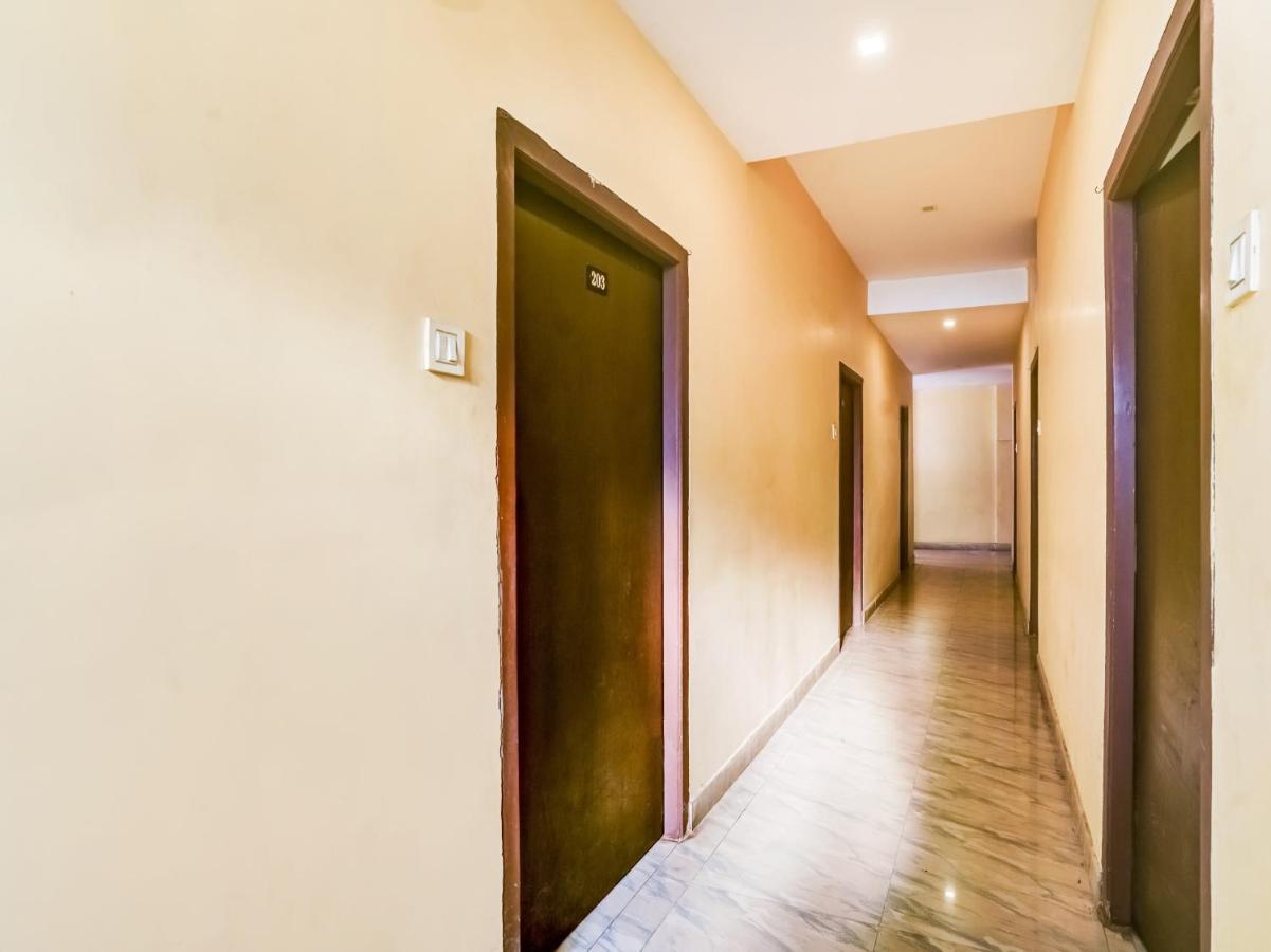 Oyo 84039 Tirumala Grand Rājahmundry 外观 照片